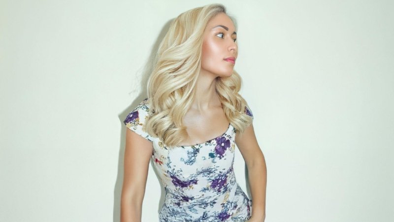 Blonde Hair Brass-Free Between Salon Visits