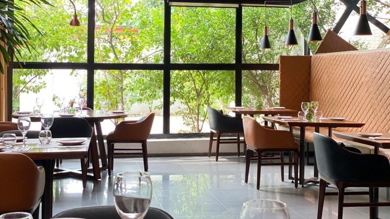 Food-grade flooring is specifically engineered to resist these organic acids and harsh cleaning chemicals.