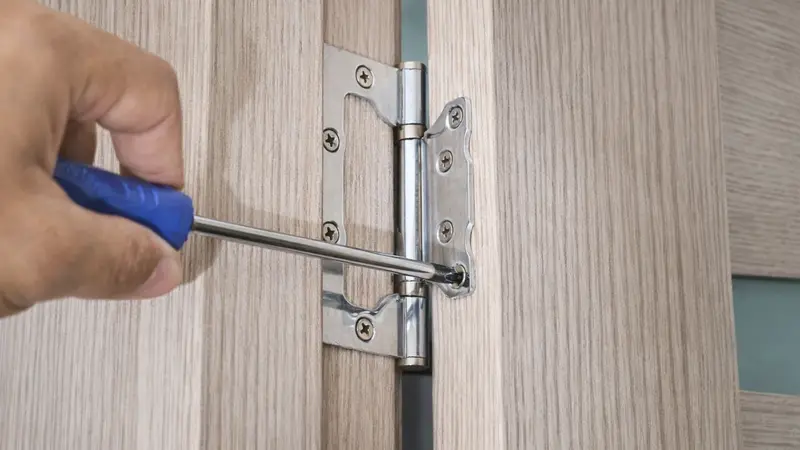 Sagging Interior door