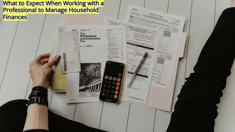 What to Expect When Working with a Professional to Manage Household Finances